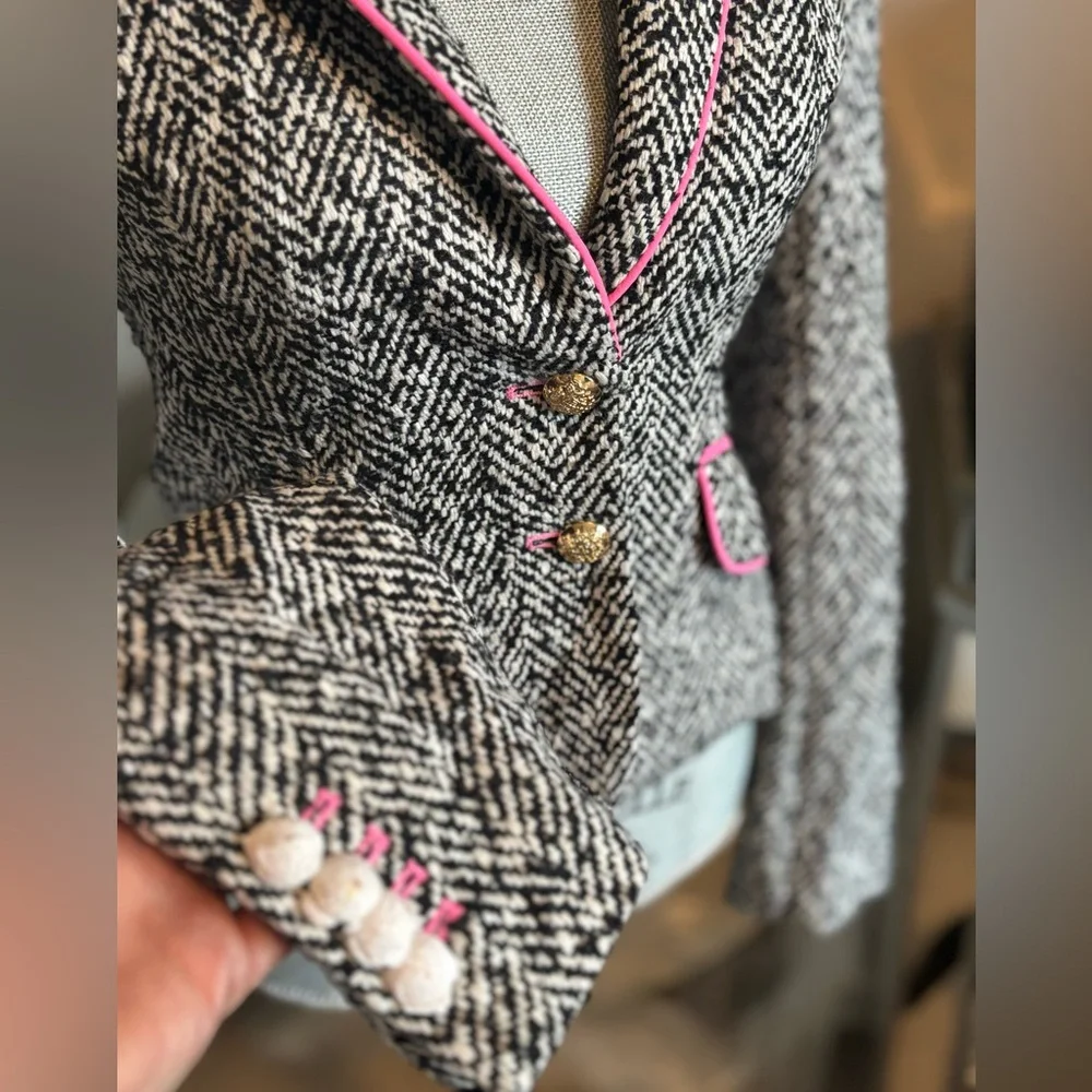 NWT Victoria’s Secret Black and White Blazer with Pink Trim - Picture 2 of 7